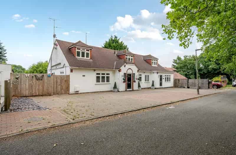5 Bedroom Detached House with Annexe Brookmans Park Hertfordshire