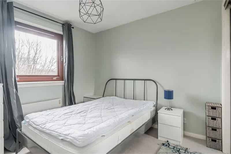 1 Bed Flat Top Floor Gorgie Modern Development