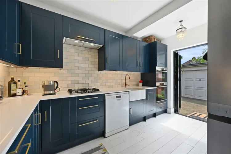 5 Bedroom Detached House for Rent in Acton