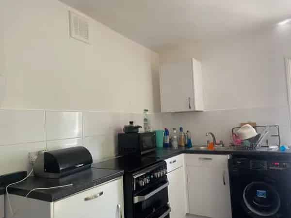 Ground Floor Flat with Garden, Large Basement, and Great Transport Links
