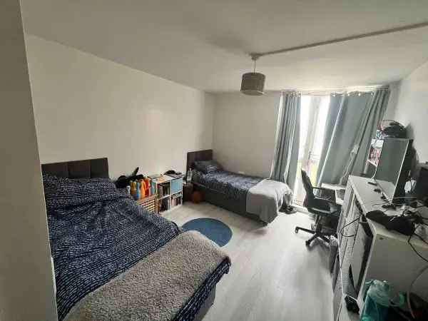 Flat For Rent in Saltash, England