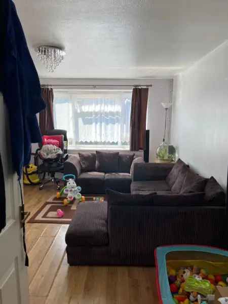 Flat For Rent in Rushmoor, England