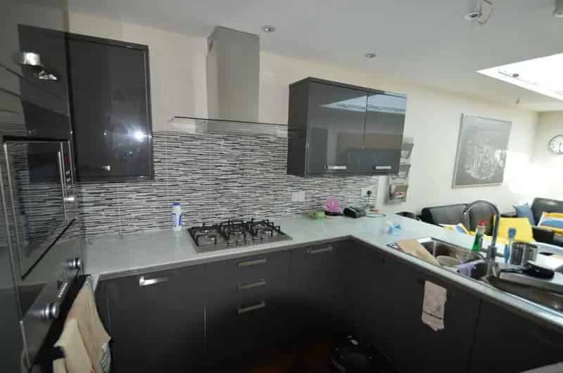 7 bedroom flat