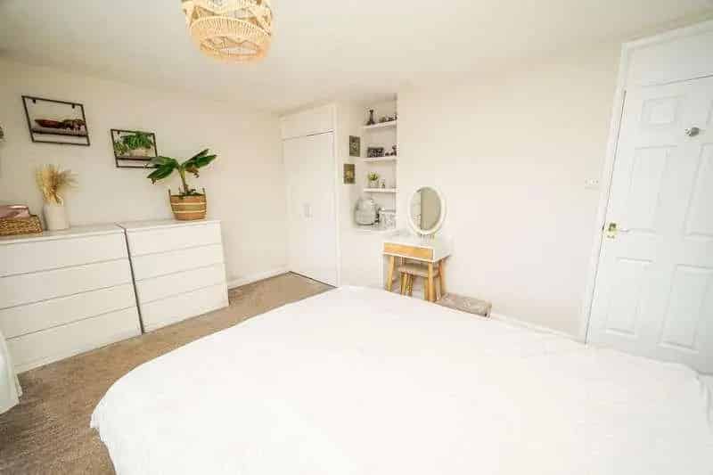 2 Bed House for Sale in Linslade Near Train Station