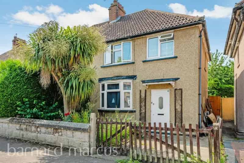 Three Bedroom House Feltham Available End June