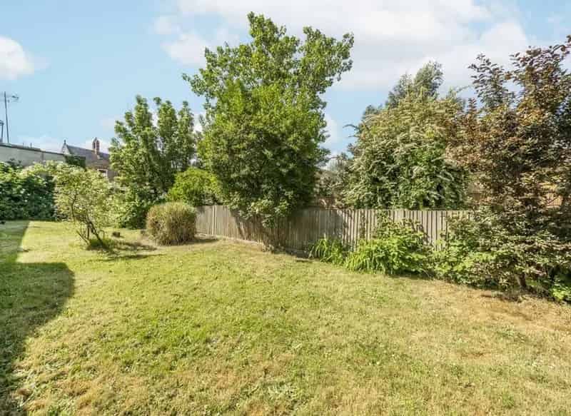 Four Bedroom Victorian House South Facing Garden Renovation Opportunity
