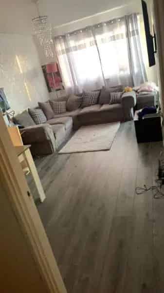 Large 2 Bedroom Flat