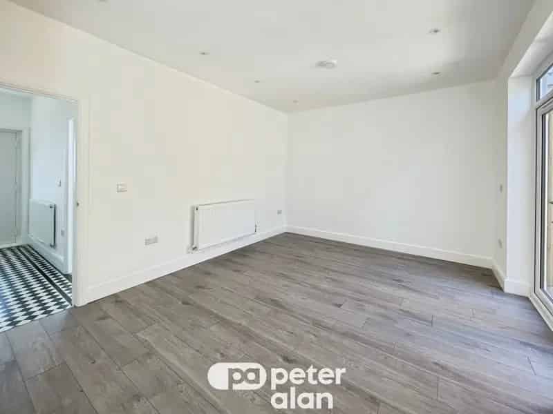 3 bedroom semi-detached house