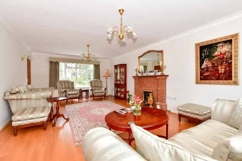 5 Bedroom Detached House Near Canterbury