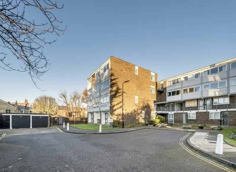 Two Double Bedroom Split Level Maisonette For Sale