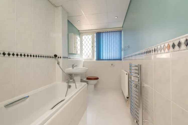 3 Bedroom Town House House to Rent