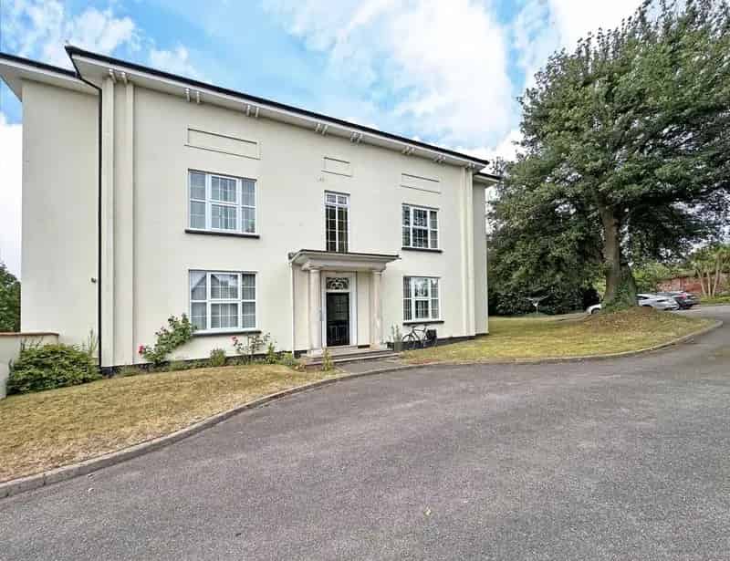 2 Bedroom Flat for Sale