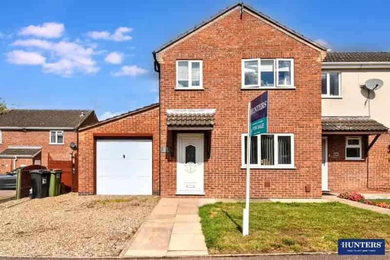 3 Bed Semi-Detached House for Sale Wigston Harcourt
