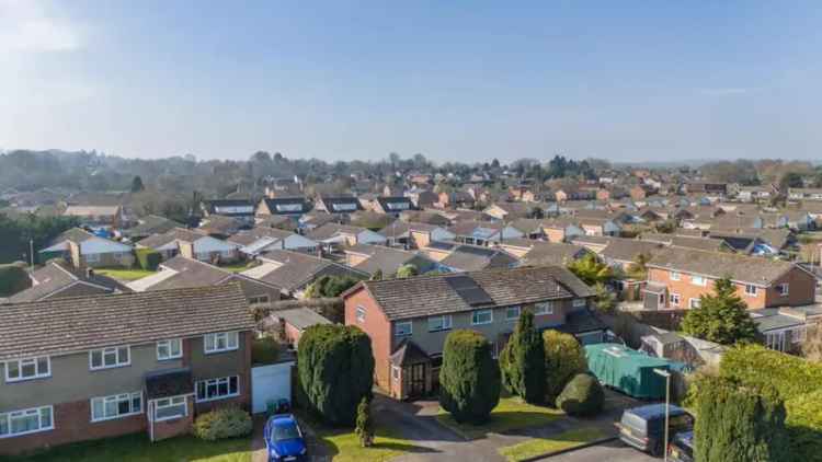 Three Bedroom Semi Detached House Oakley No Onward Chain