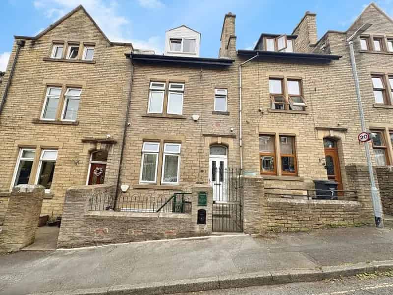 4 Bedroom Mid Terrace House to Rent Brighouse West Yorkshire