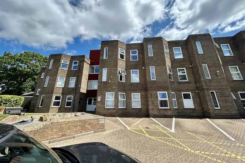 3 Bedroom House Near Shops and Supermarkets