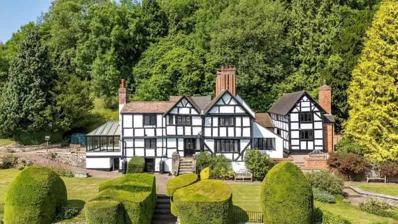 Grade II Listed 17th Century House 9.48 Acres Panoramic Views