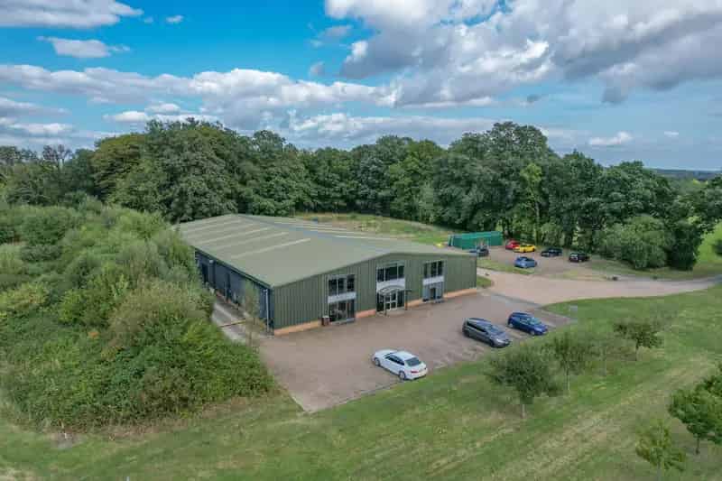 High Yielding Investment Opportunity: Modern Industrial Warehouse Unit