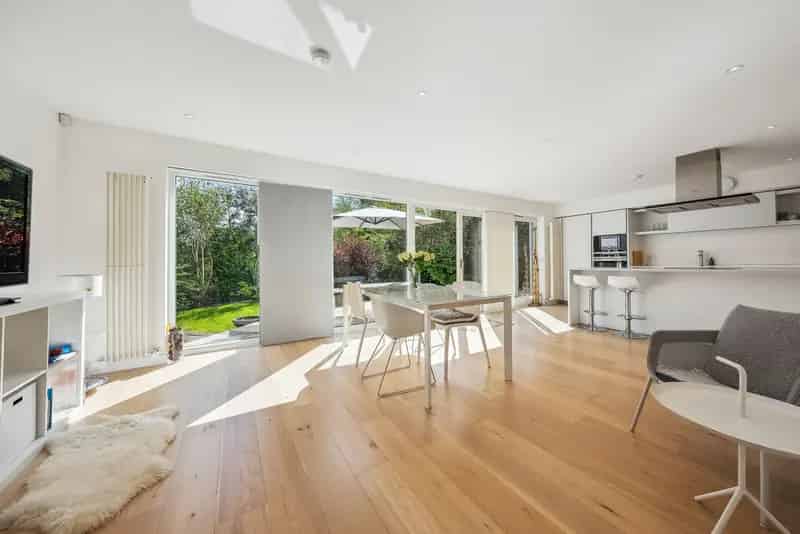 Stunning Four-Bedroom Detached Villa in Bearsden