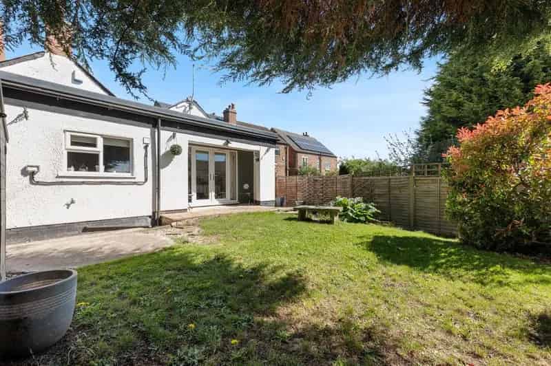 2 Bed Bungalow For Sale Thorneywood Nottingham