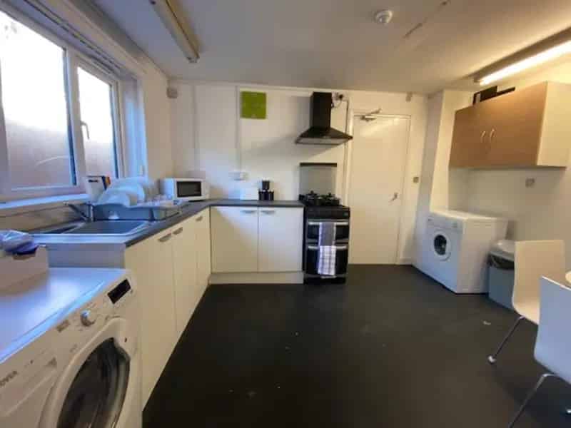 1 Bedroom House Share Fully Furnished Free WiFi