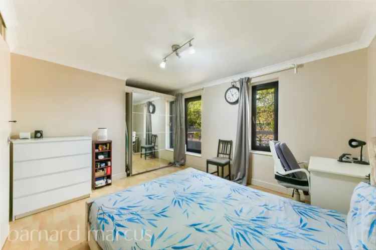 Feltham Two-Bedroom Maisonette Near Train Station