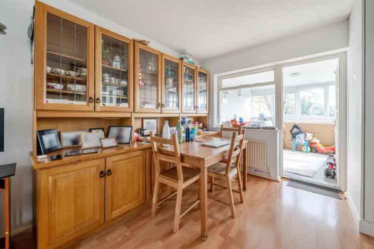 Three Bedroom Terrace House Near Maidenhead Station