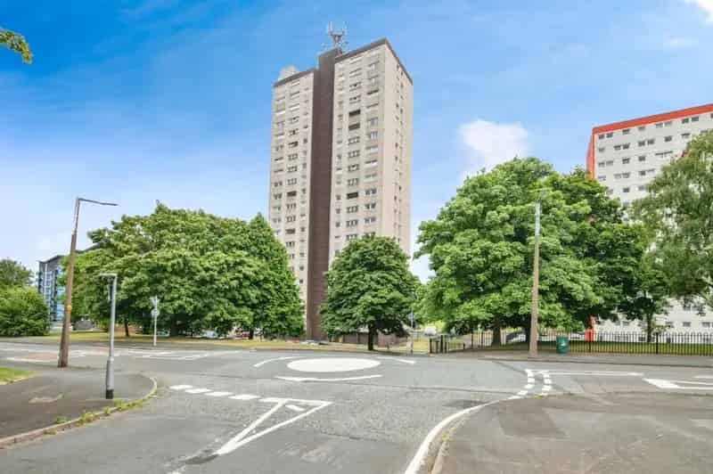 2 Bed Upper Floor Apartment - Buy to Let Investment Opportunity