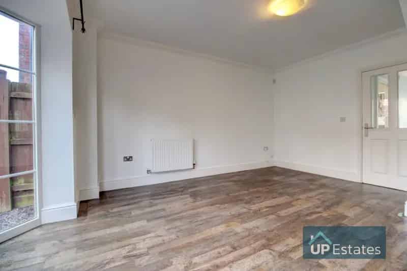 3 Bedroom End Terrace House to Rent