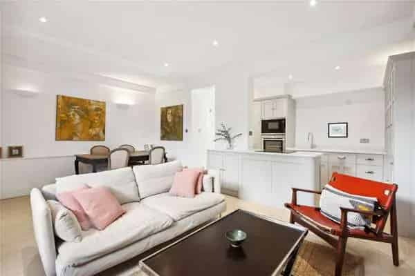 Spacious 2-Bed Flat in Arundel Gardens, London