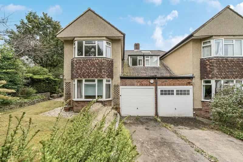 3 Bedroom Semi-Detached House for Sale No Onward Chain