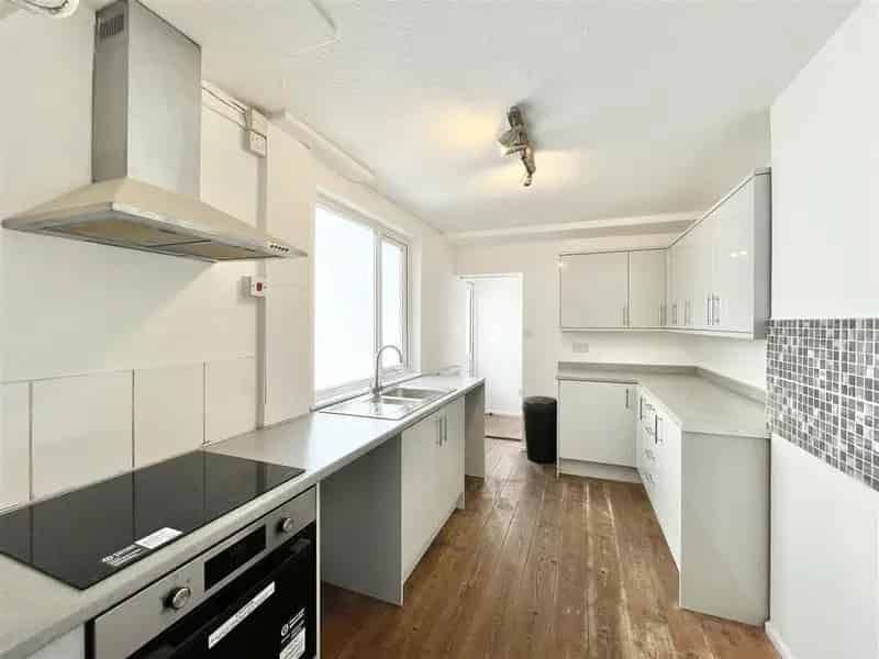 4 bedroom detached house to rent