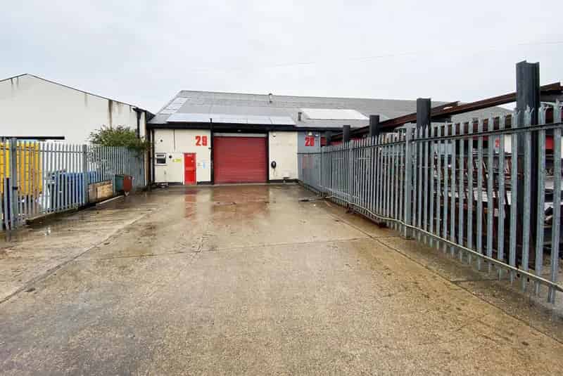 Industrial Unit to Let in Dartford - Secure Yard and Excellent Location