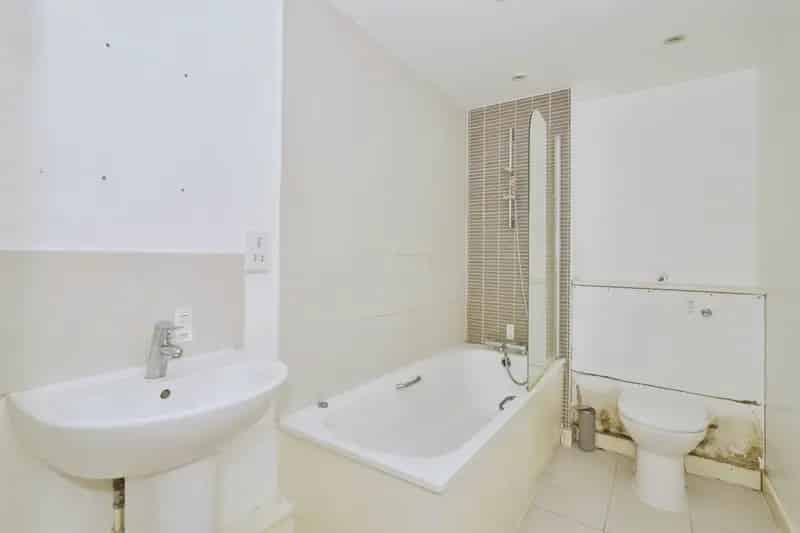 One Bedroom Flat Alperton First Floor Off Street Parking