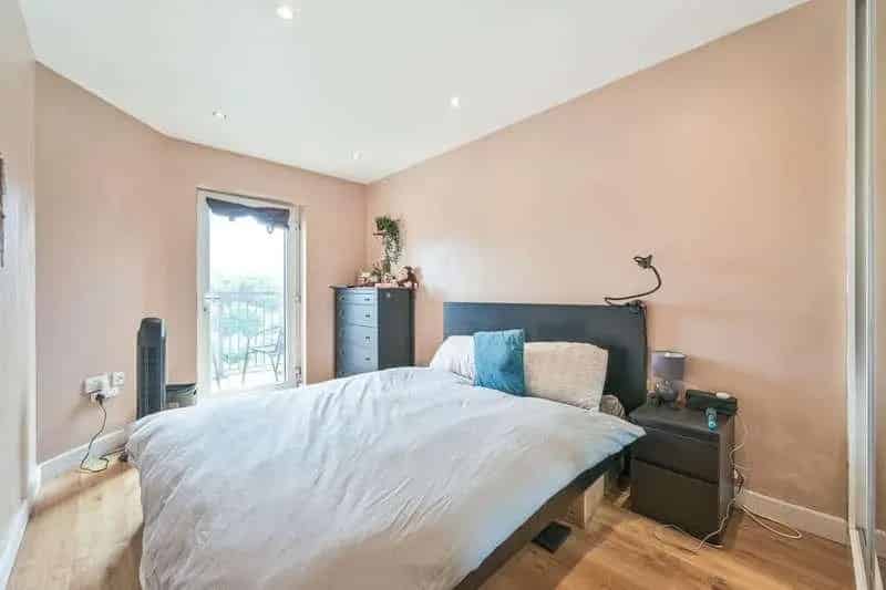 2 Bed Flat for Sale near Colindale Underground Station