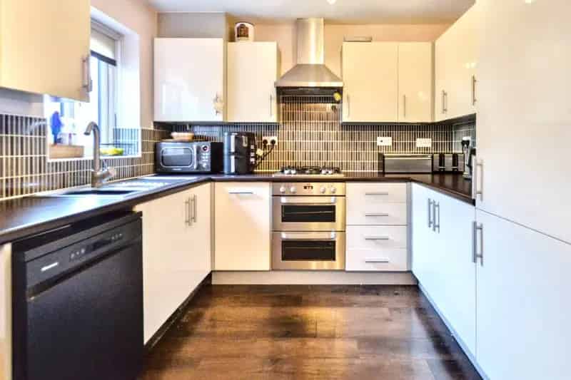 4 Bedroom Townhouse with Garden and Off Street Parking