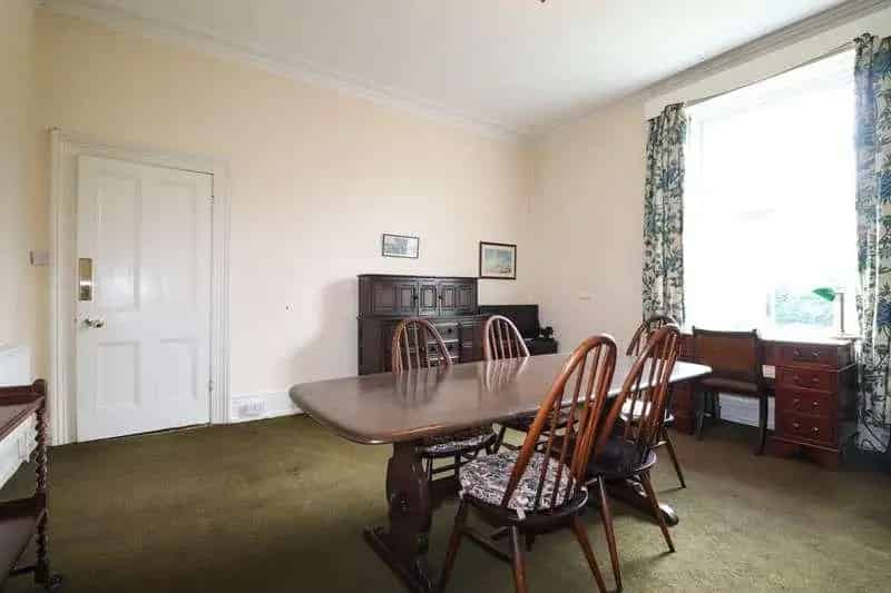 5 bed house for sale