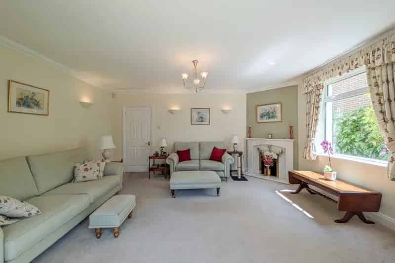 Spacious 3-Bed Detached House Offington Worthing