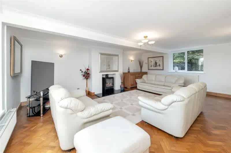 Six Bedroom Family House with 14 Acres and Extensive Outbuildings