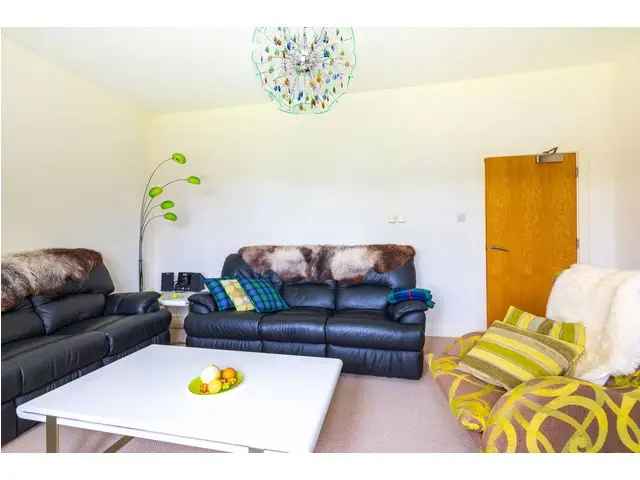 3 bedroom flat  for sale