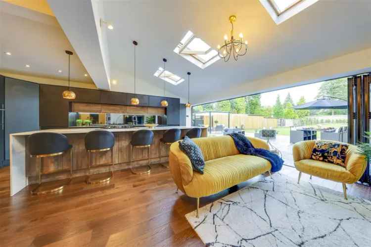 6 Bedroom Detached House with Home Cinema and Large Gardens