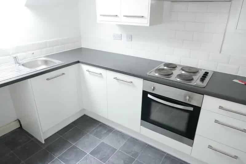 1st Floor Studio Apartment to Rent