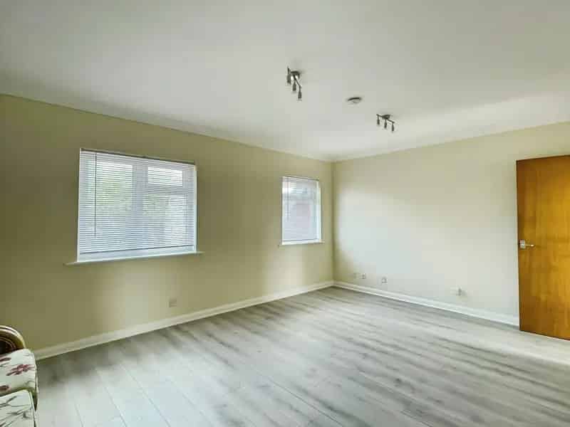 Refurbished Studio Flat Harrold Pets Considered EPC D