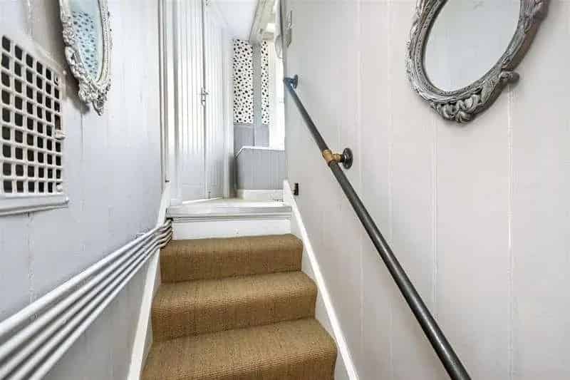 1 Bed Flat for Sale in Meads Eastbourne - Garage and Lift Access