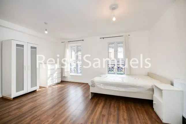 Townhouse for Rent in Ambassador Square, Isle of Dogs London