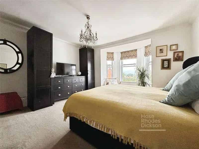 3 Bed Semi-Detached House for Sale in Carisbrooke