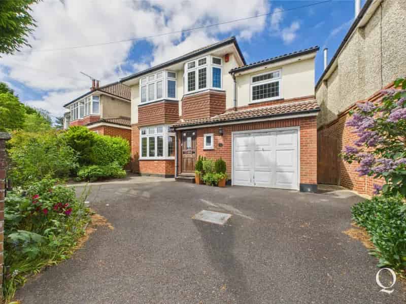 4 Bedroom Detached House For Sale Near Favoured Schooling
