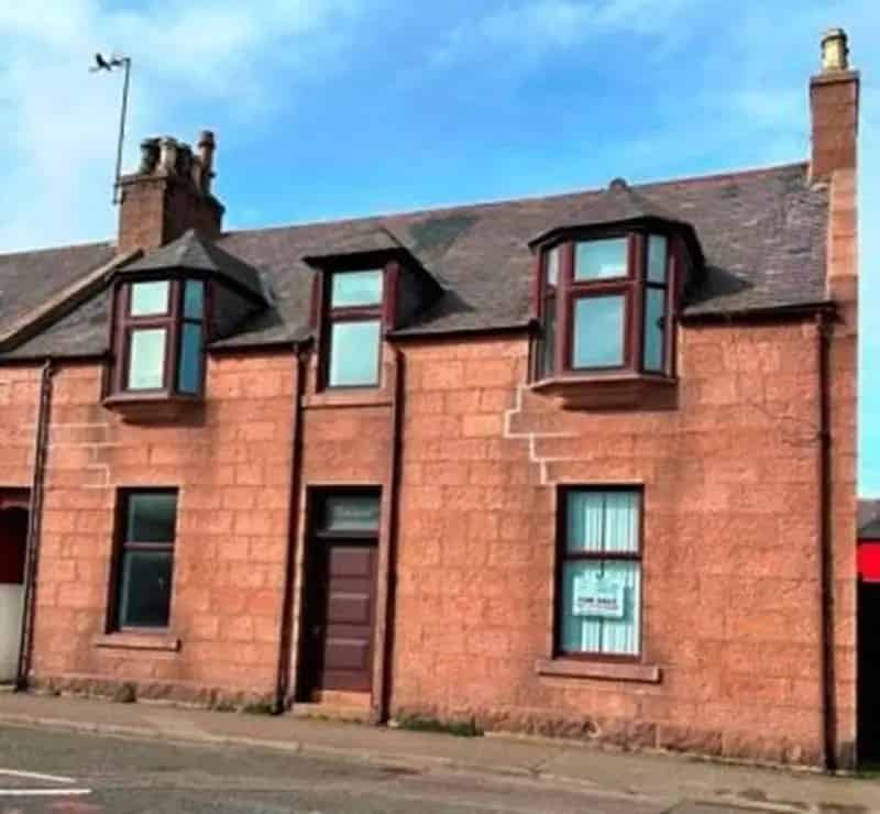 3 Bedroom Ground Floor Flat Near Beach and Town Centre