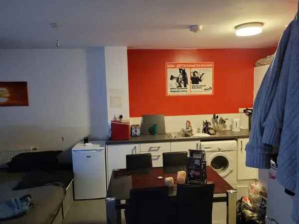 Modern 1-Bed Flat New Build Open Plan Living Good Security