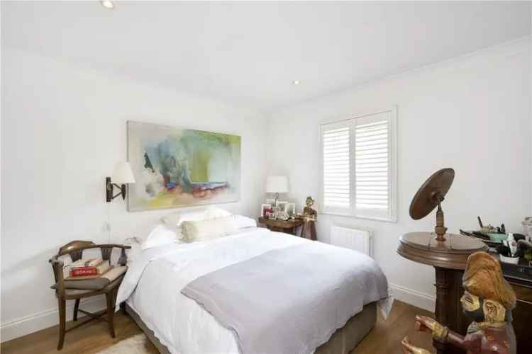 Apartment For Sale in London, England